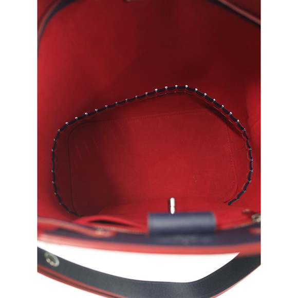 Louis Vuitton Lock Me Bucket Shoulder Bag - Picture 3 of 9